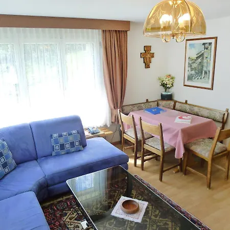 Holiday Home Maissen * ديسنتس