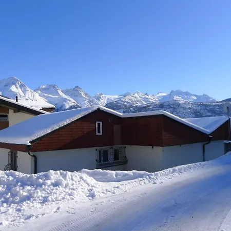Holiday Home Maissen بيت للعطل ديسنتس