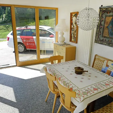 Holiday Home Maissen بيت للعطل ديسنتس
