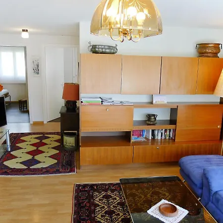 Holiday Home Maissen بيت للعطل ديسنتس