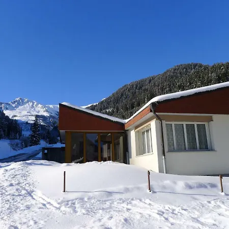 Holiday Home Maissen بيت للعطل