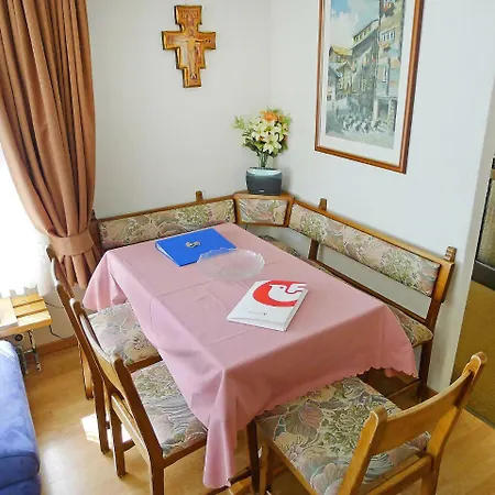 Holiday Home Maissen بيت للعطل ديسنتس